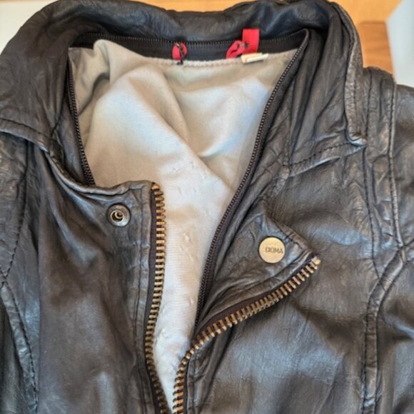Pre-loved Distressed Domo Leather Motorcycle Jacket - Sized XS/S - Picture 3 of 9